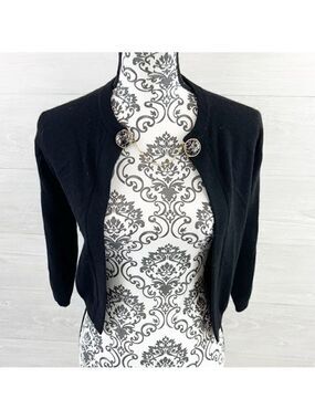 CashmereCashmere Clip Front One Front Cropped Cashmere Sweater